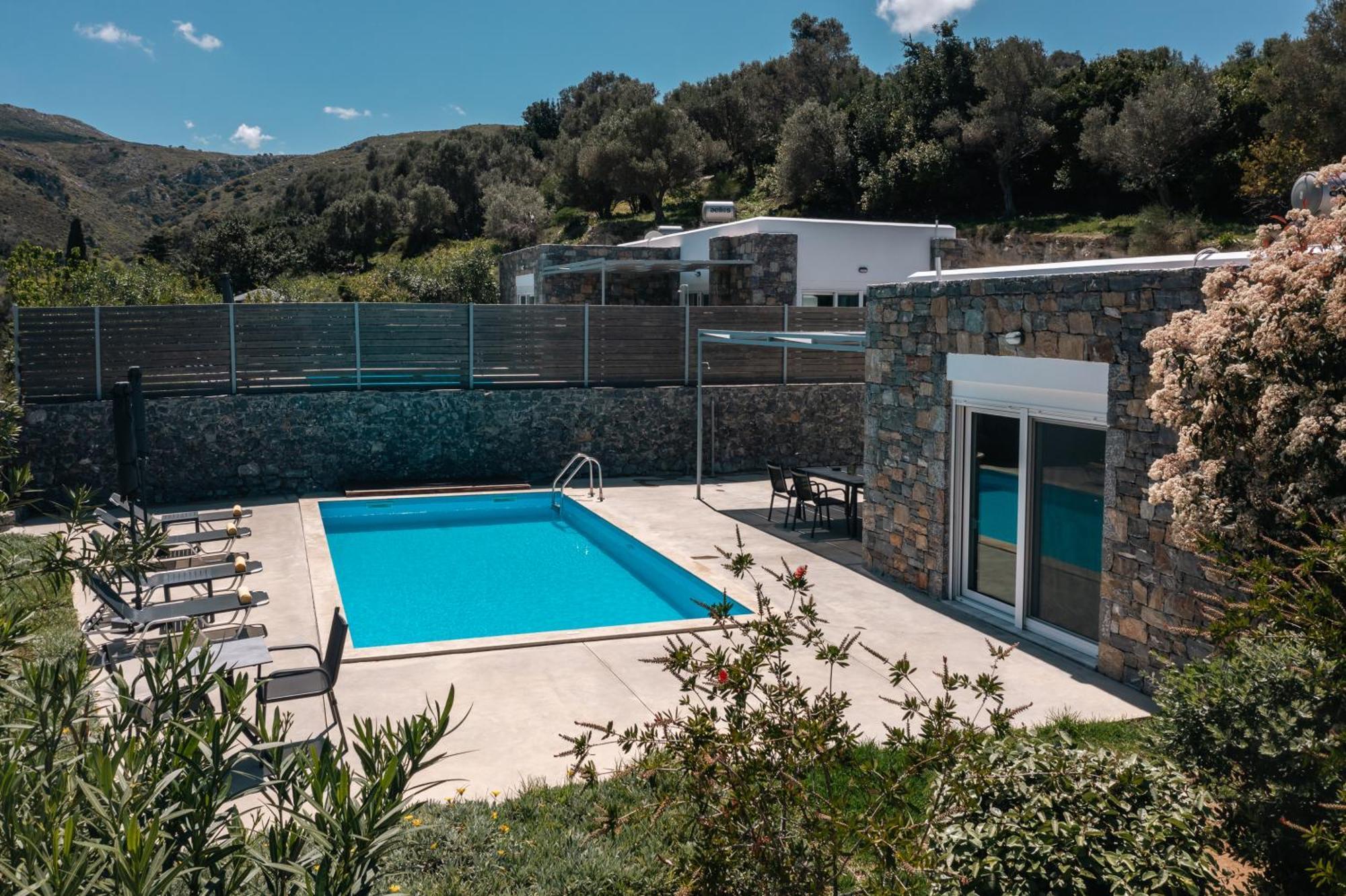 Kalostous Agia Triada Bagian luar foto
